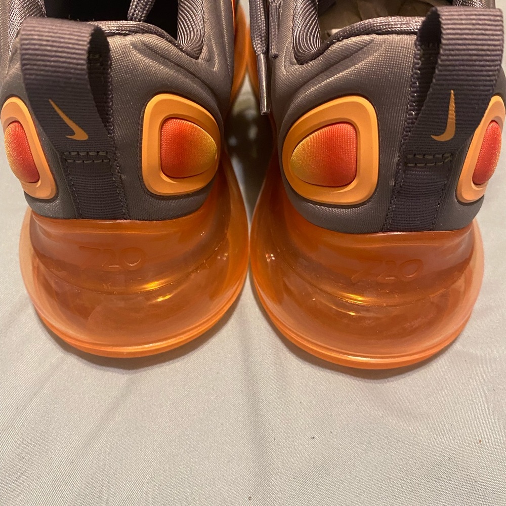 5.5y Nike Airmax 720 gym shoes worn once real offers